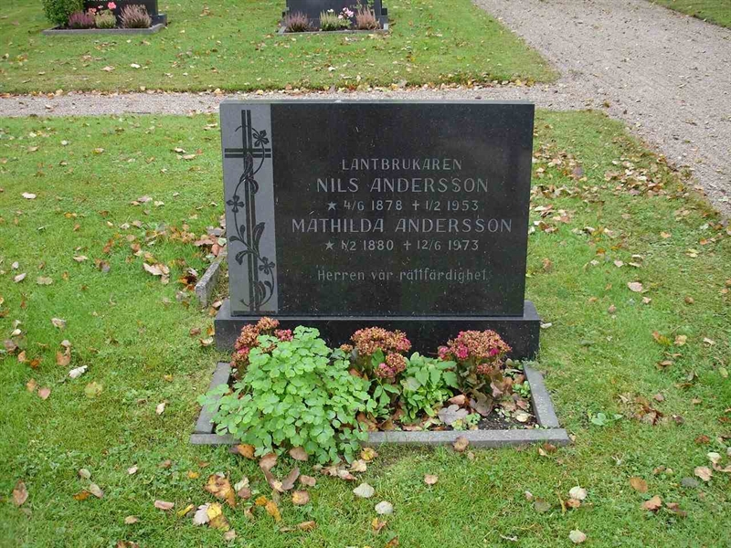 Grave number: HK G    31, 32