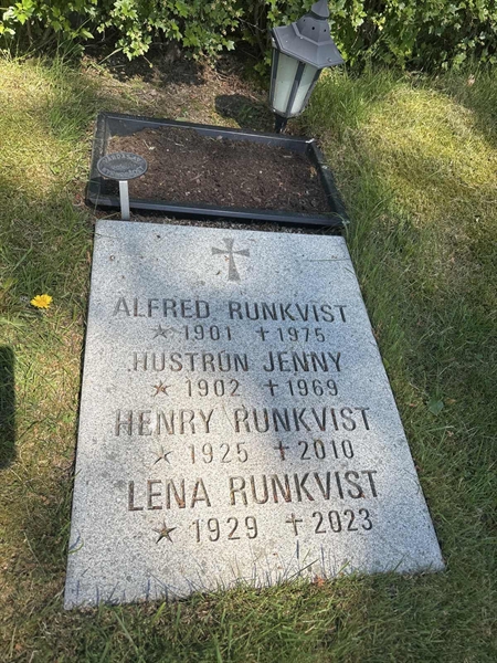 Grave number: 1 NH   352