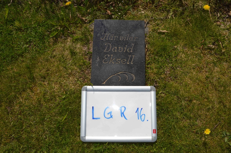 Grave number: LG R    16